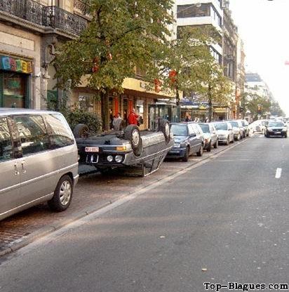 garé à l'envers