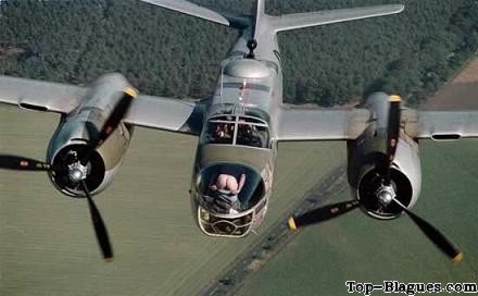 pilote montrant ses fesses