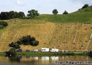 Terrain de foot à la renverse !