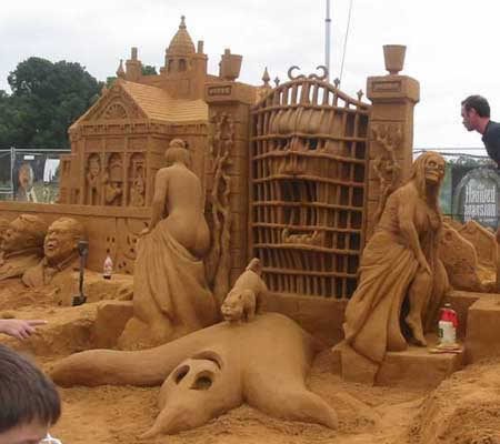 Sculpture sur sable