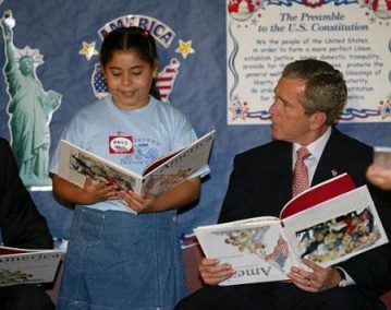 Bush lit un livre pour enfant