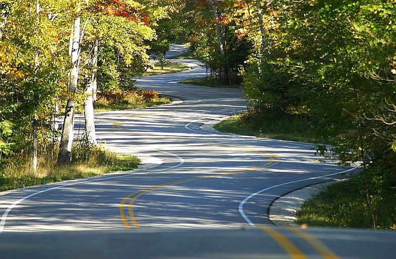 Une route sinueuse