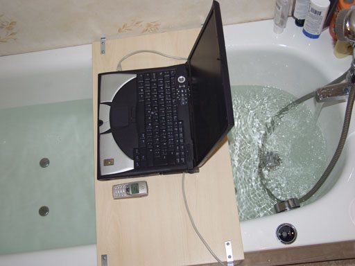 Accro jusque dans le bain