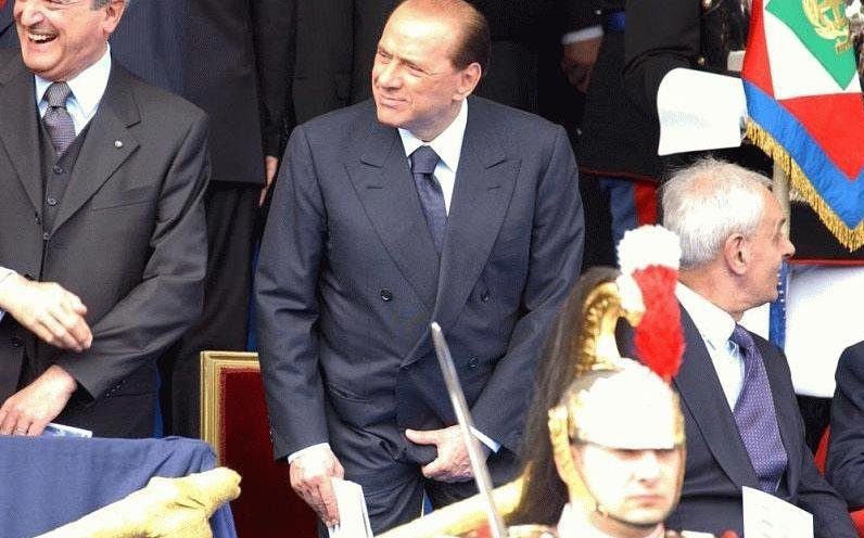 Il faut (la) tenir
