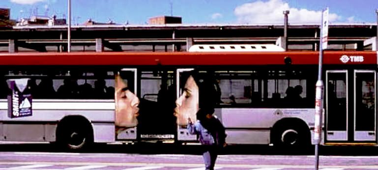 Bisou sur bus