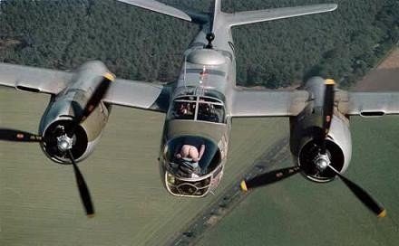 Pilote montrant ses fesses